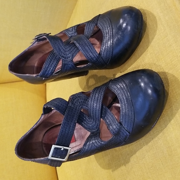 Miz Mooz Shoes - Miz Mooz Soho Mary Jane Heels - Black - size 8